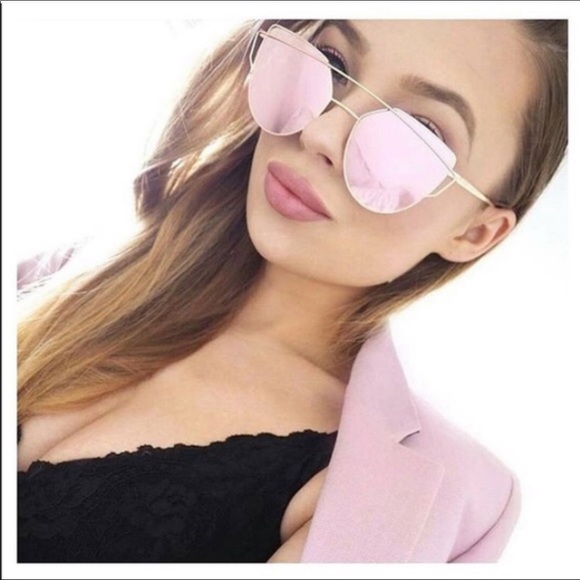 ✨LAST ONE ✨Cat Eye Mirrored flat lenses sunglasses - Picture 4 of 10